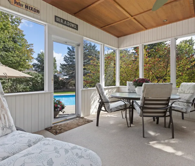 Solar air vent cooling a glass sunroom